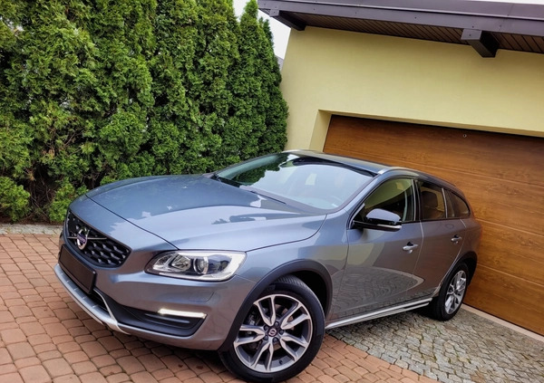 Volvo V60 Cross Country cena 68800 przebieg: 199000, rok produkcji 2017 z Opoczno małe 436